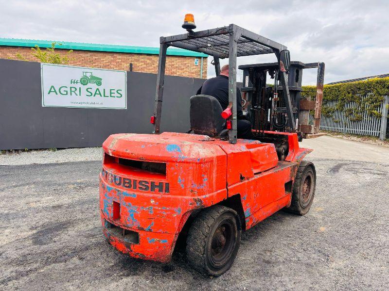 MITSUBISHI FD40 CONTAINER SPEC FORKLIFT 2 STAGE MAST*C/W PALLET TINES*VIDEO*