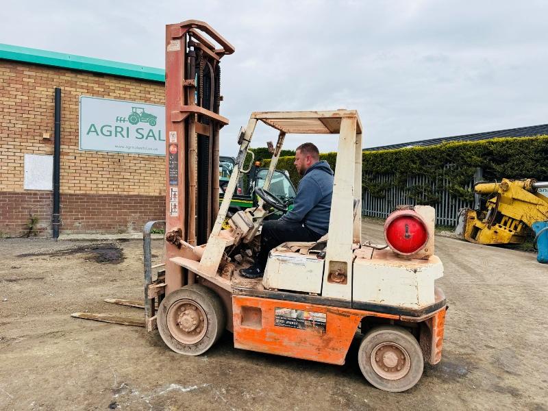 NISSAN 833 GAS FORKLIFT*C/W SIDESHIFT*VIDEO*