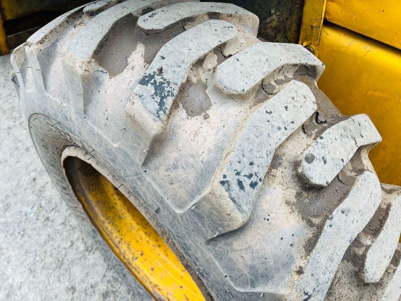 JCB 4WD LOADING SHOVEL C/W BUCKET 