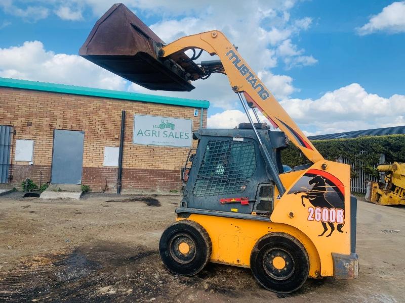 MUSTANG 2600R SKIDSTEER*C/W BUCKET*YEAR 2014*VIDEO*