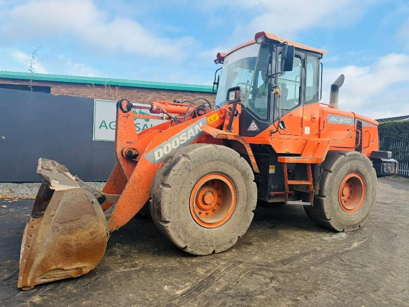 DOOSAN DL200-3 LOADING SHOVEL*C/W BUCKET*YEAR 2015*VIDEO*