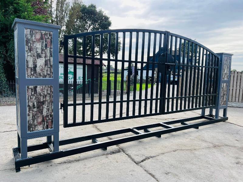 BRAND NEW STEEL TWIN OPENING STEEL GATE'S *15FT X 6FT 2 INCH* VIDEO*