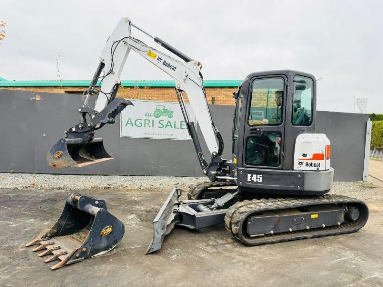 BOBCAT E45 EXCAVATOR *YEAR 2017*ONLY 257 HOURS*C/W HYDRAULIC THUMB*VIDEO*