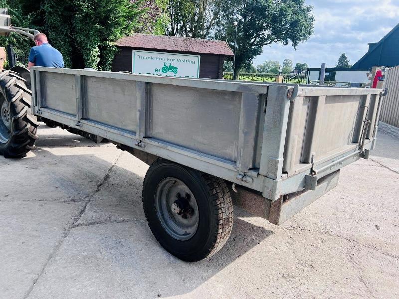 GREY FERGUSON DIESEL 2WD TRACTOR C/W LOADER, BUCKET, FOLKS & TRAILER *VIDEO*