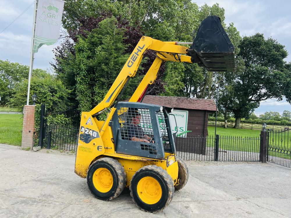 GEHL 4240 4WD SKIDSTEER *YEAR 2012* C/W BUCKET *VIDEO*