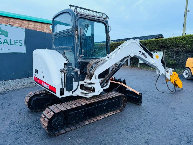 BOBCAT 331 EXCAVATOR*C/W HYDRAULIC HAMMER*404 HOURS*VIDEO*