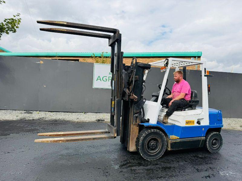 HYSTER H2.50XM FORKLIFT*C/W HYDRAULIC ROTATING BAIL GRAB*VIDEO*