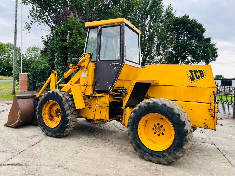 JCB 410 4WD LOADING SHOVEL C/W BUCKET 