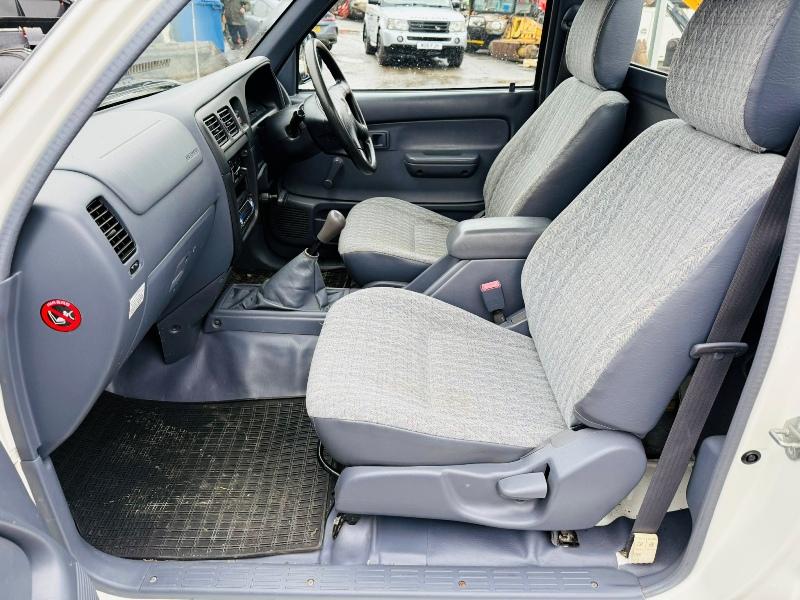 TOYOTA HILUX 2WD PICK UP*C/W REAR TARP*VIDEO*