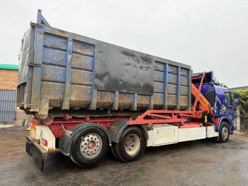 VOLVO FE320 HOOK LOADER LORRY*C/W PALFINGER CRANE*VIDEO*
