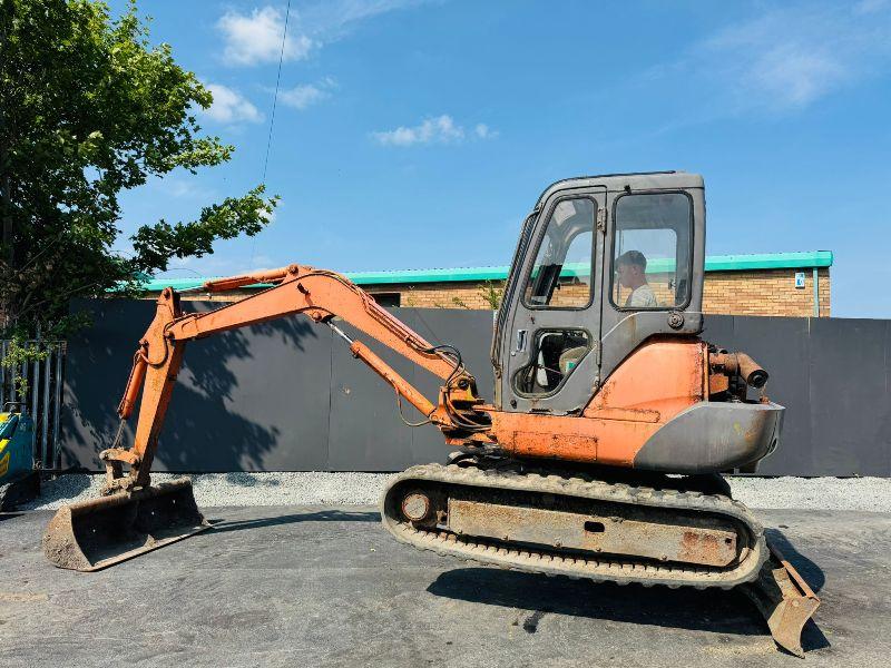 HITACHI RUBBER TRACK EXCAVATOR*TRACKING ISSUE*C/W BUCKET*VIDEO*
