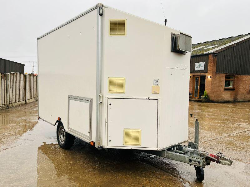 SINGLE AXLE SHOWER BLOCK C/W HONDA GENERATOR *VIDEO*