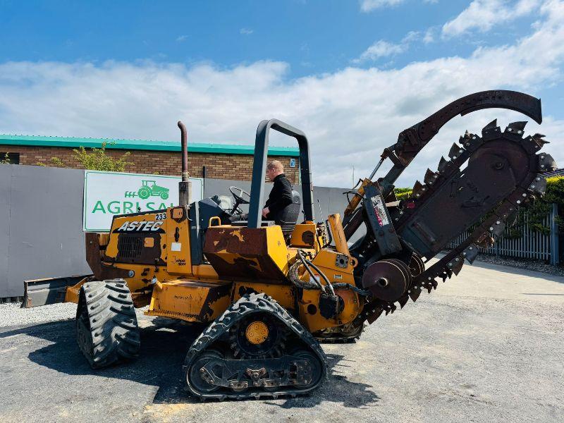 CASE ASTEC 960 QUAD TRACK TRENCHER* READING 1786 HOURS*C/W BLADE*VIDEO*