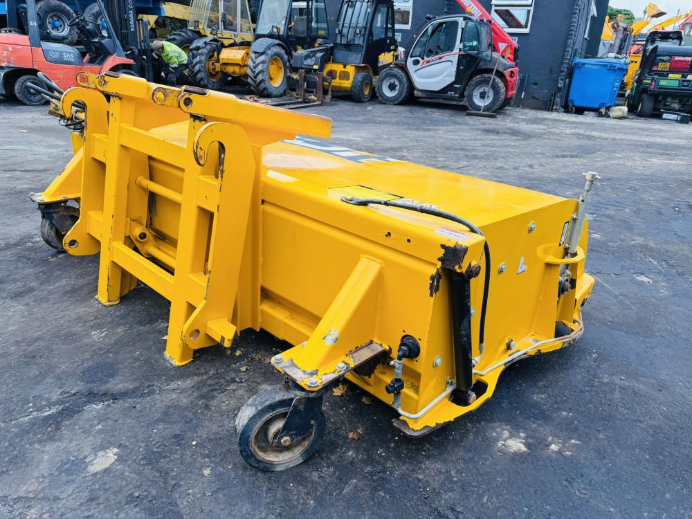 JCB HYDRAULIC SWEEPER*C/W CARRIER HEADSTOCK*VIDEO*