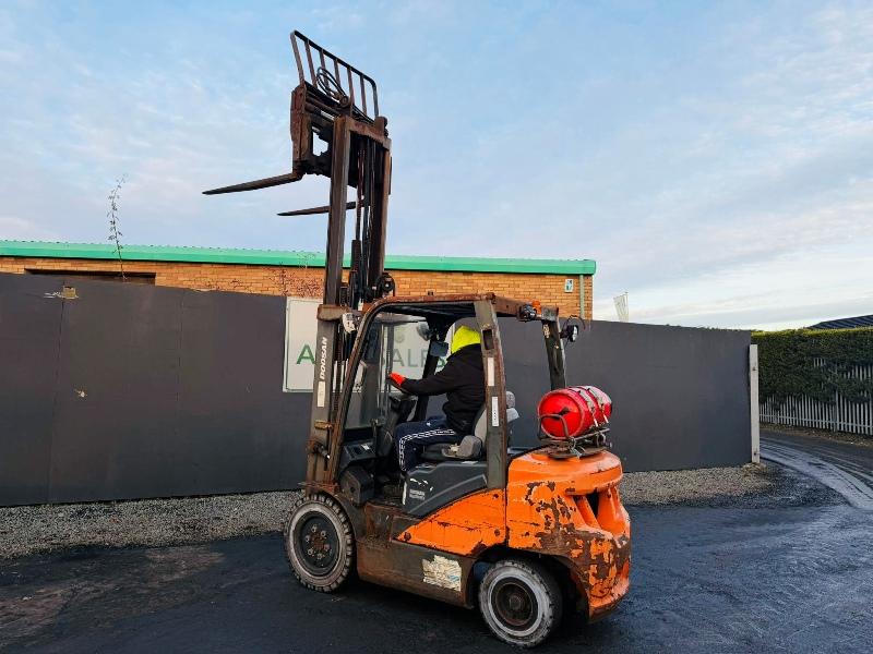 DOOSAN G25P-7 FORKLIFT*C/W FORK POSITIONER*YEAR 2019*VIDEO*