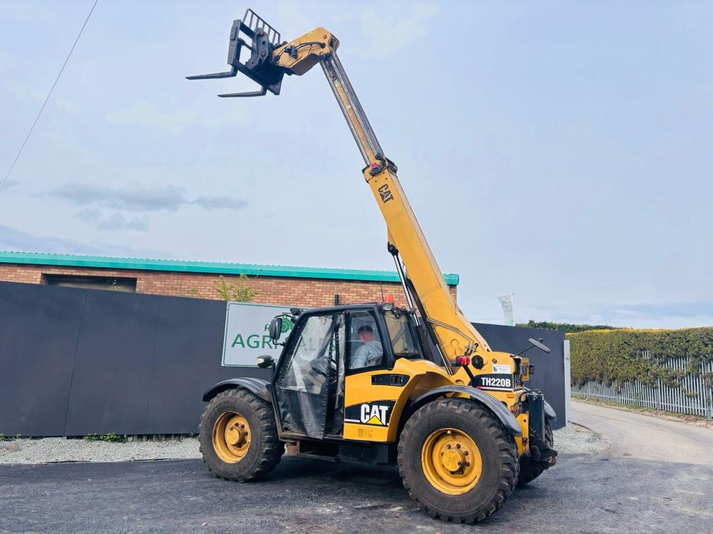 CAT TH220B TELEHANDLER *AG SPEC* C/W PALLET TINES*VIDEO*