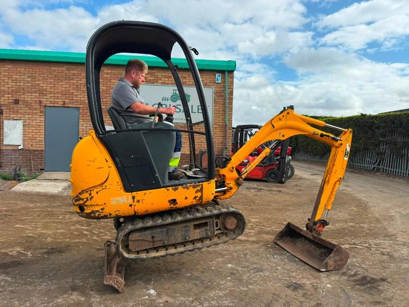 JCB 8014 EXCAVATOR*C/W OFFSET BOOM *SHOWING 1971 HOURS*VIDEO*