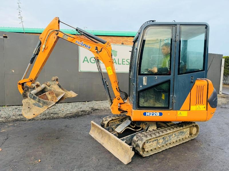 HANIX H22B EXCAVATOR*829 HOURS*C/W 4 EXTRA BUCKETS*VIDEO*