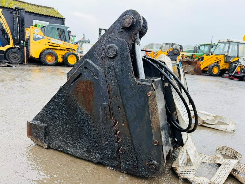 BOBCAT 3 IN ONE BUCKET* TO SUIT SKIDSTEER*YEAR 2012*VIDEO*