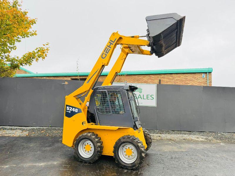 GEHL 5240 SKIDSTEER*2298 HOURS*C/W CAB DOOR*YEAR 2013*VIDEO*
