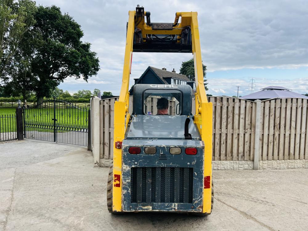 GEHL 4240 4WD SKIDSTEER *YEAR 2012* C/W BUCKET *VIDEO*