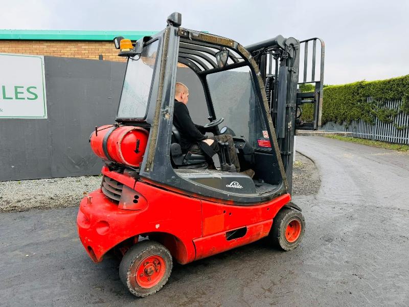 LINDE H20T-03 3 STAGE MASTED FORKLIFT*C/W SIDESHIFT*VIDEO*