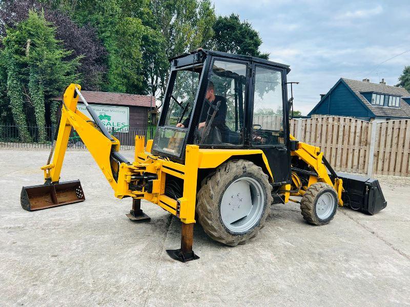 LEWIS BADGER 4WD BACKHOE DIGGER C/W THREE IN ONE BUCKET ( ENGINE SMOKES )