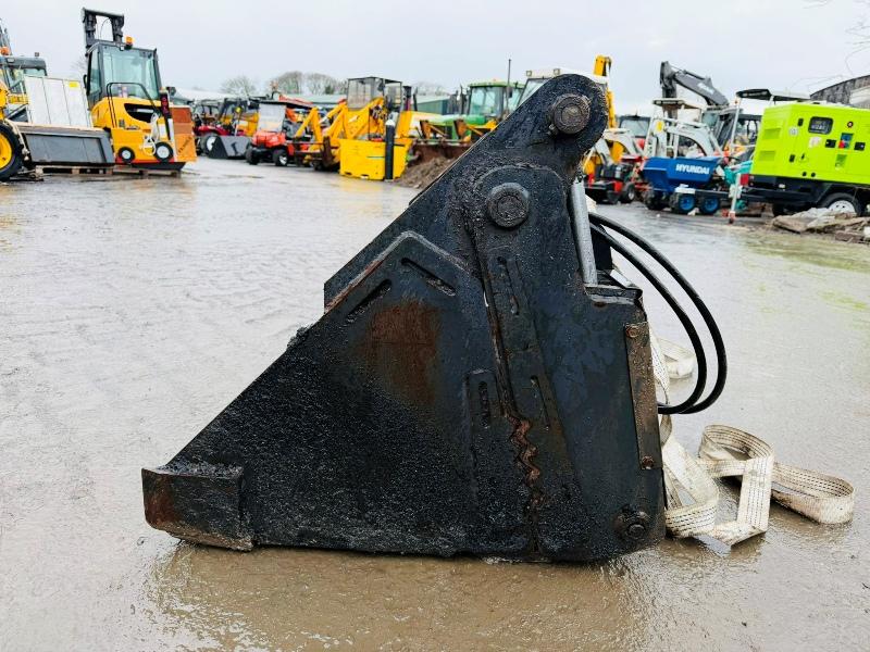 BOBCAT 3 IN ONE BUCKET* TO SUIT SKIDSTEER*YEAR 2012*VIDEO*