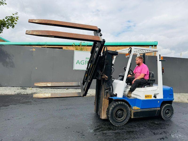 HYSTER H2.50XM FORKLIFT*C/W HYDRAULIC ROTATING BAIL GRAB*VIDEO*