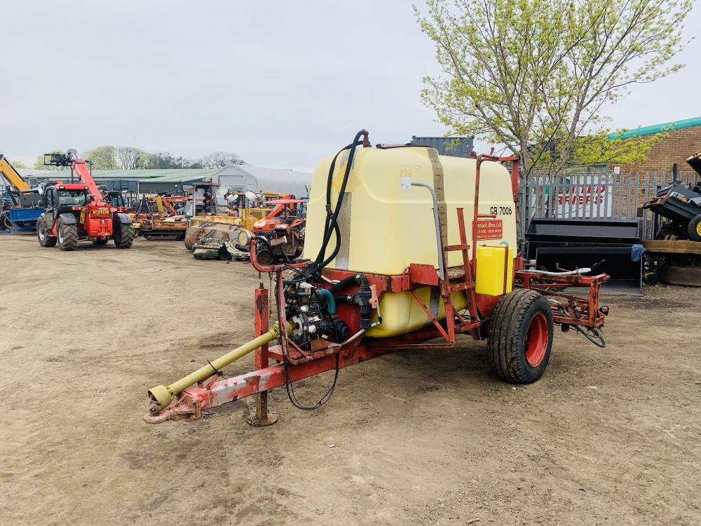 SINGLE AXLE TOWABLE SPRAYER*C/W PTO*VIDEO*