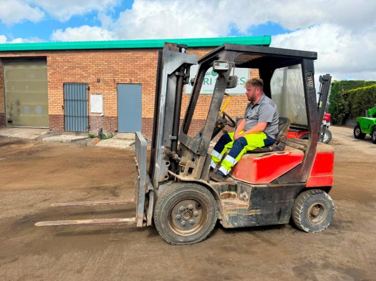 DAEWOO D25S FORKLIFT*C/W PALLET TINES*VIDEO*