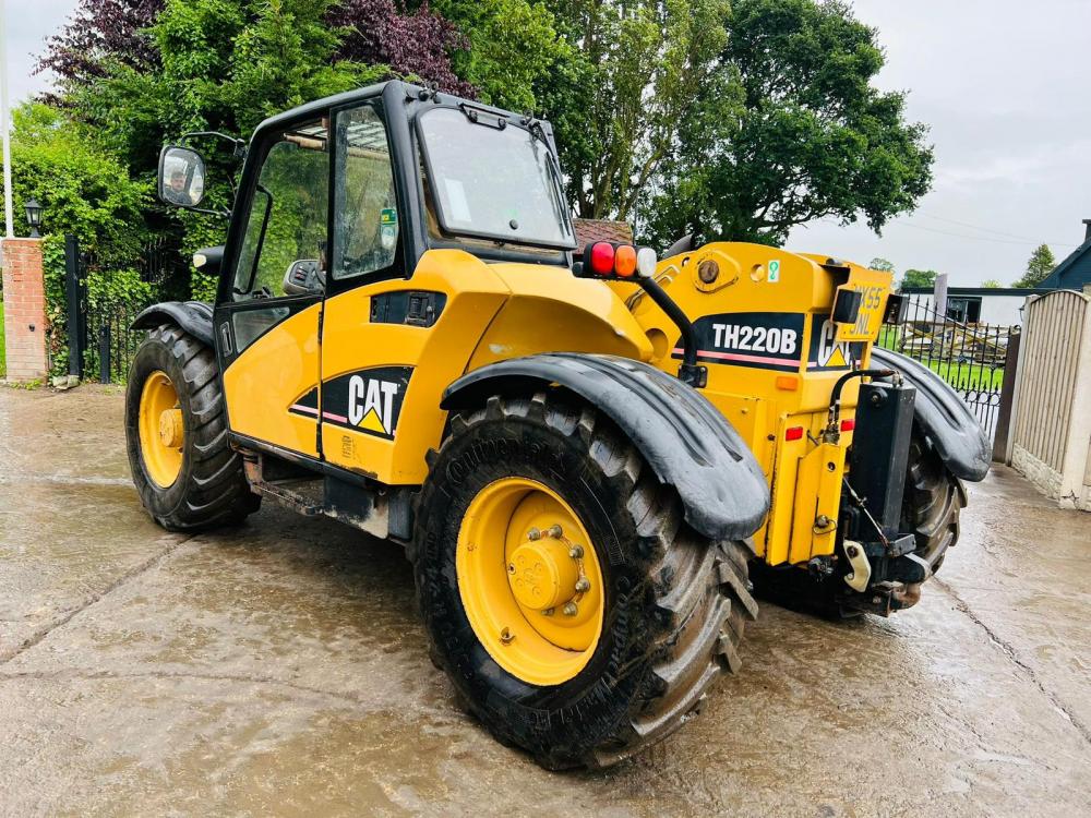 CATERPILLAR TH220B 4WD TELEHANDLER *AG-SPEC, 6452 HOURS* C/W PICK UP HITCH *VIDEO*