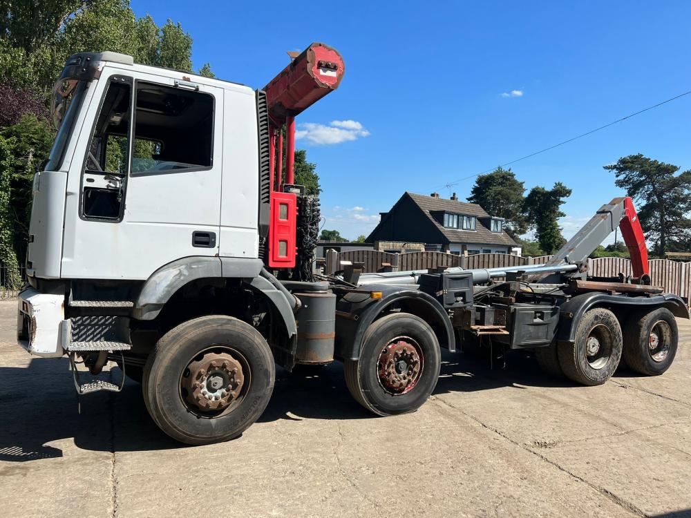IVECO 8X4 DOUBLE DRIVE HOOK LOADER LORRY C/W EASY SHEET 