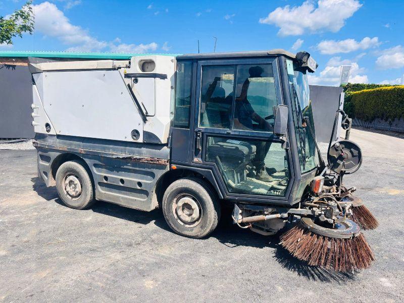SCHMIDT COMPACT 200 COMPACT SWEEPER*YEAR 2011*VIDEO*