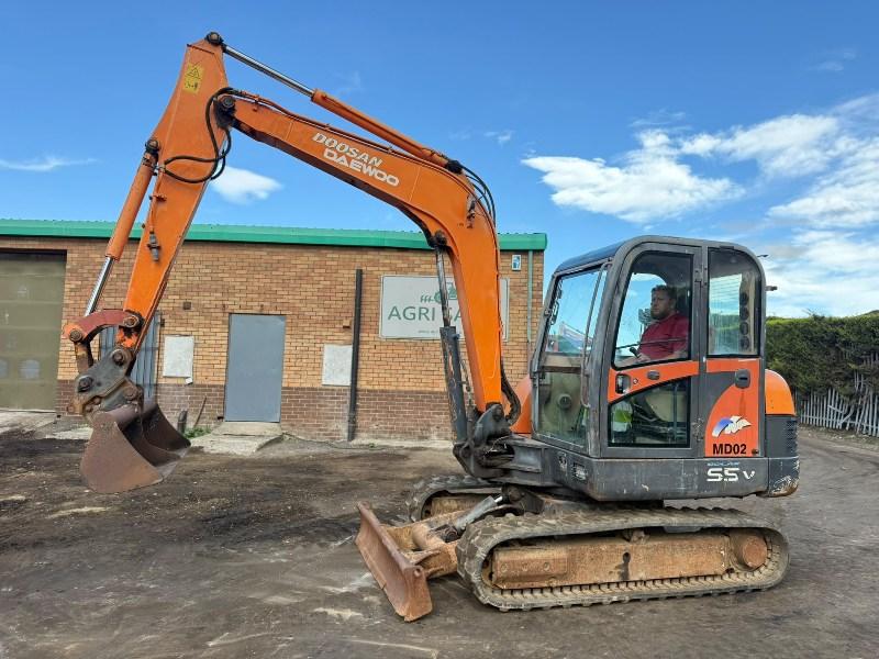 DOOSAN SOLAR 55-VPLUS EXCAVATOR*C/W BUCKET*VIDEO*