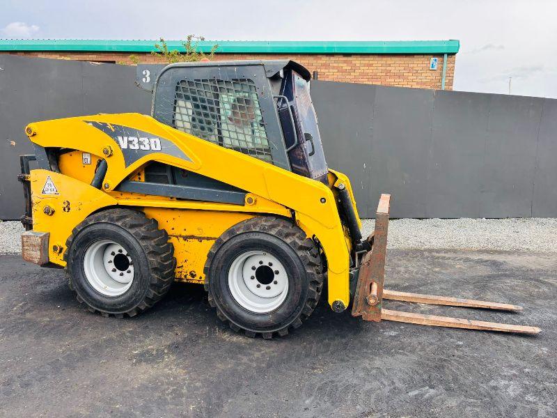 GHEL V330 HI LIFT SKIDSTEER*YEAR 2012*C/W NEW WHEELS AND TYRES & PALLET TINES*VIDEO*