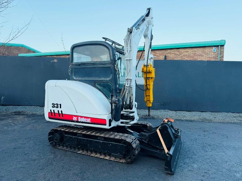 BOBCAT 331 EXCAVATOR*C/W HYDRAULIC HAMMER*404 HOURS*VIDEO*
