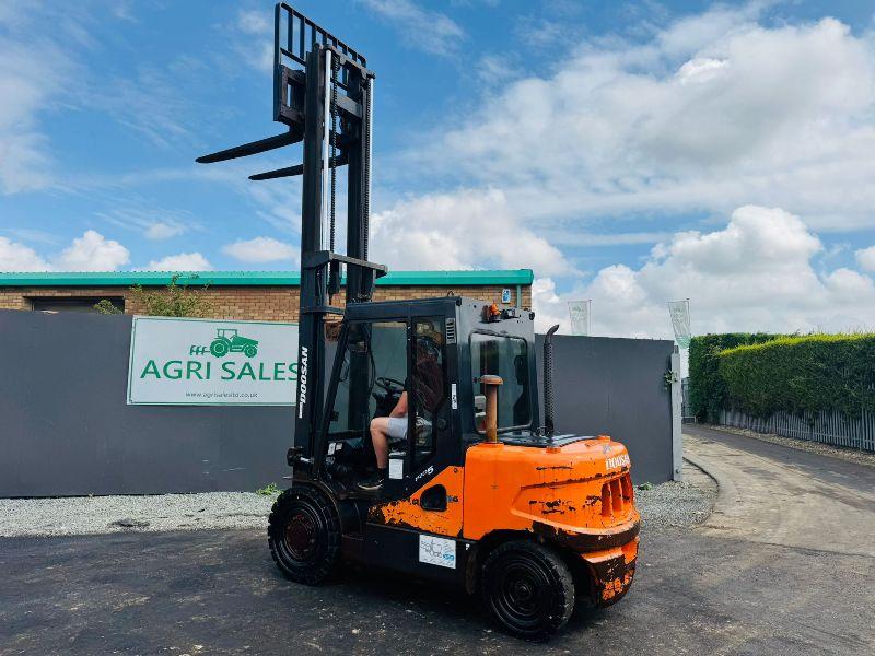 DOOSAN D40SC-5 FORKLIFT*C/W PALLET TINES*YEAR 2012*VIDEO*