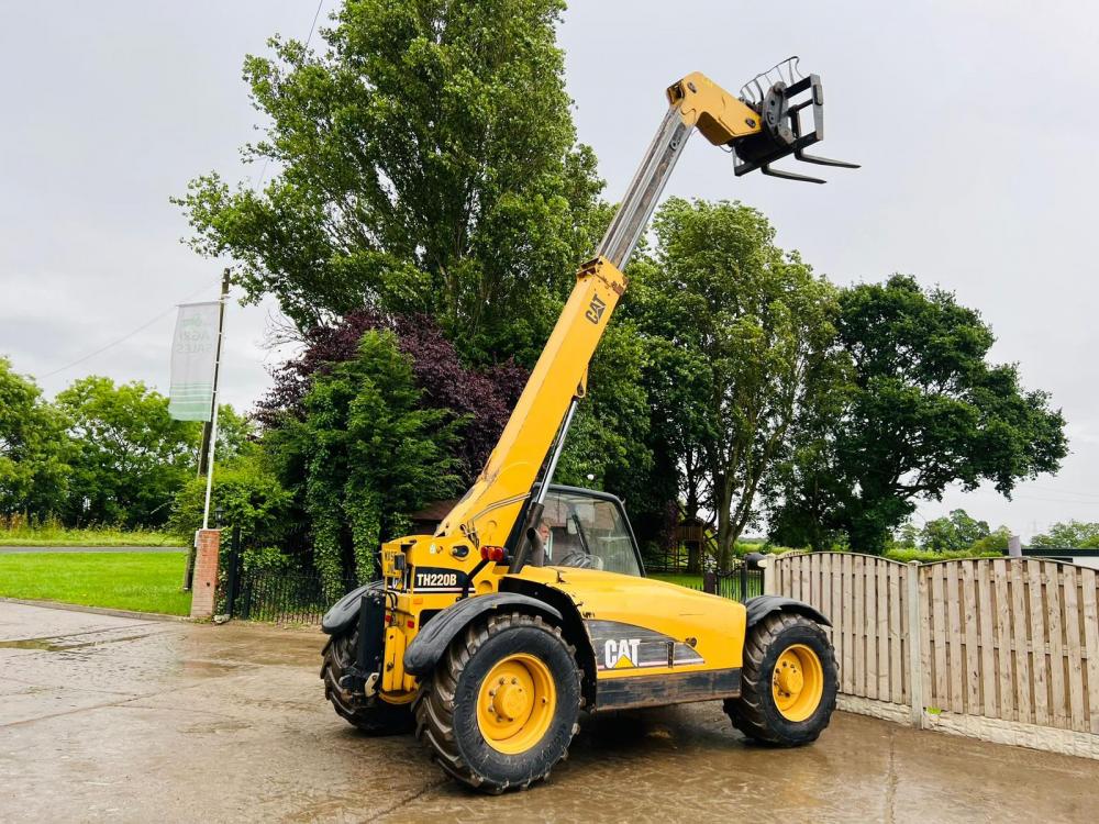 CATERPILLAR TH220B 4WD TELEHANDLER *AG-SPEC, 6452 HOURS* C/W PICK UP HITCH *VIDEO*