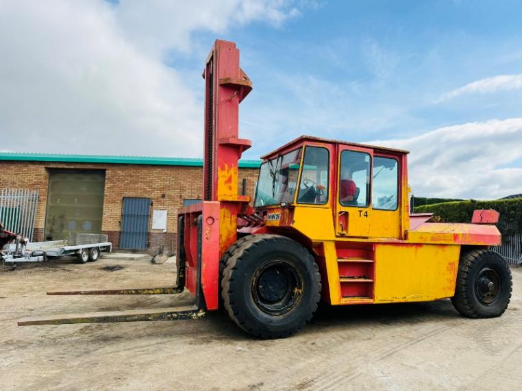 LANSING TR25 2 STAGE MASTED FORKLIFT*C/W PALLET TINES*VIDEO*