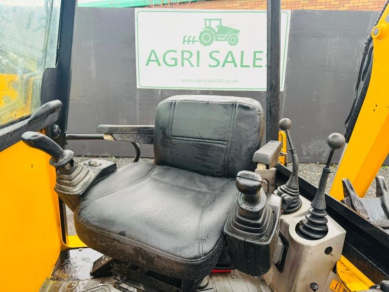 JCB 1CX BACKHOE DIGGER*C/W BUCKET*VIDEO*