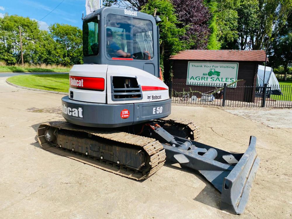 BOBCAT E50 TRACKED EXCAVATOR * YEAR 2010 , 5768 HOURS * C/W BUCKET
