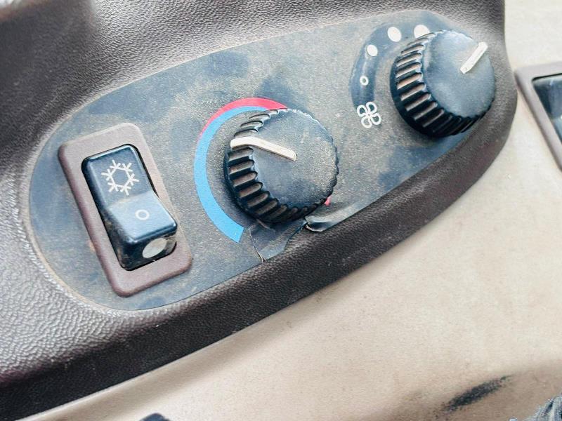 JOHN DEER 3215 4WD TURBO TELEHANDLER C/W PIN & CONE HEAD STOCK *VIDEO*