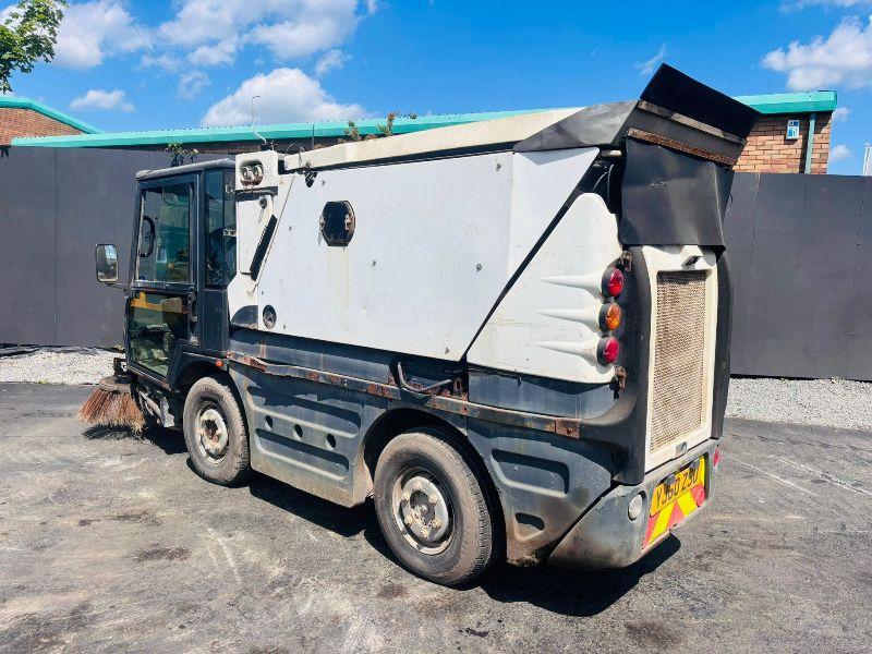 SCHMIDT COMPACT 200 COMPACT SWEEPER*YEAR 2011*VIDEO*