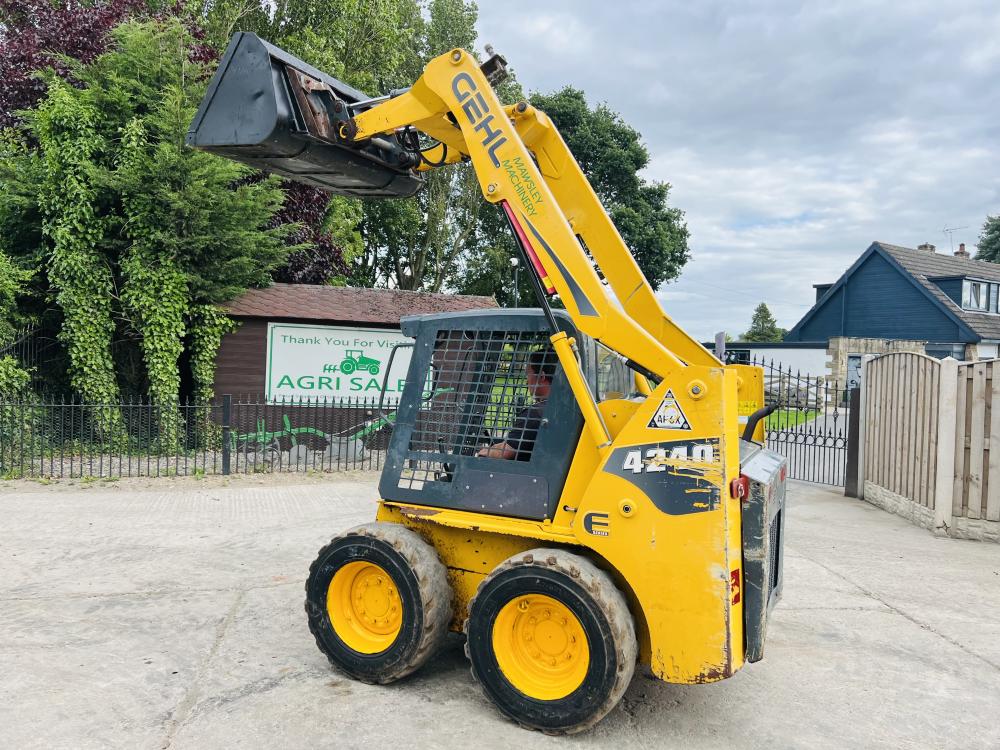 GEHL 4240 4WD SKIDSTEER *YEAR 2012* C/W BUCKET *VIDEO*