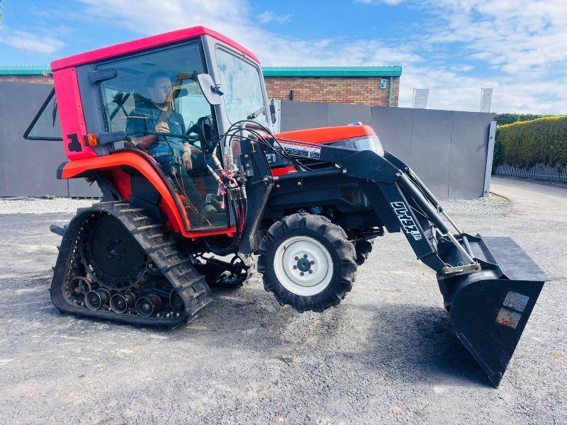 KUBOTA GT21 HALF TRACK TRACTOR*C/W FRONT LOADER AND BUCKET*VIDEO*