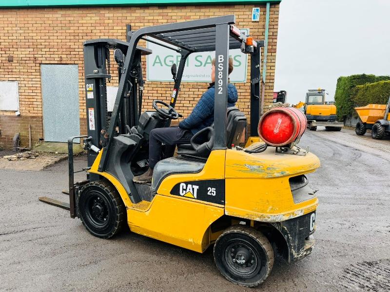 CATERPILLAR GP25NT FORKLIFT*C/W PALLET TINES*YEAR 2013*VIDEO*