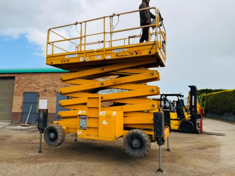 HAULOTTE H18SX 4WD SCISSOR LIFT*2514 HOURS*YEAR 2015*VIDEO*