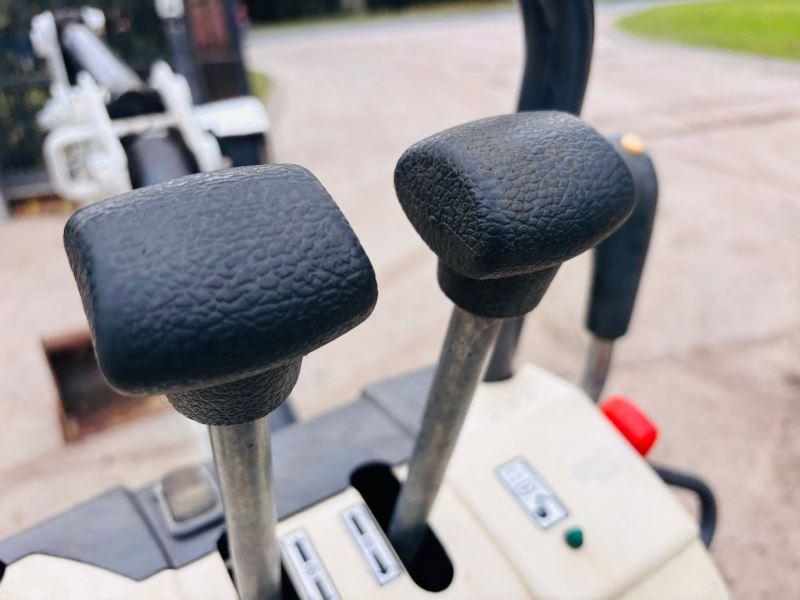 BOBCAT E10 TRACKED EXCAVATOR *YEAR 2018, 1152 HOURS* C/W EXPANDING