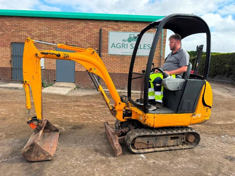 JCB 8014 EXCAVATOR*C/W OFFSET BOOM *SHOWING 1971 HOURS*VIDEO*